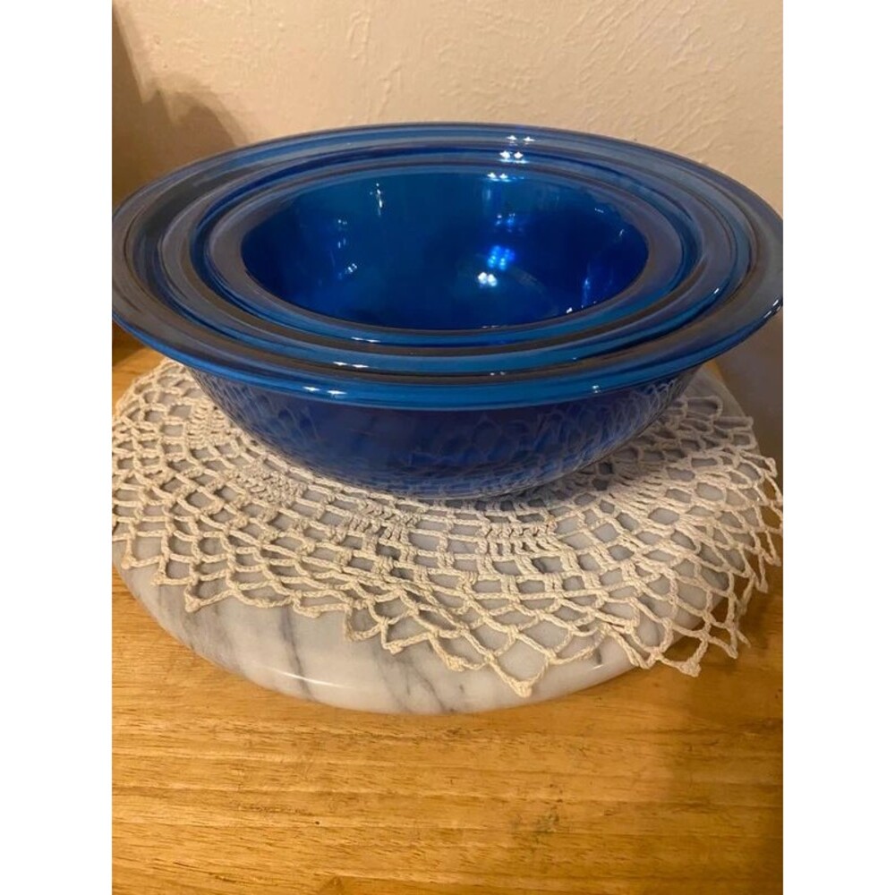 Pyrex cobalt blue glass nesting mixing bowls - set of 3